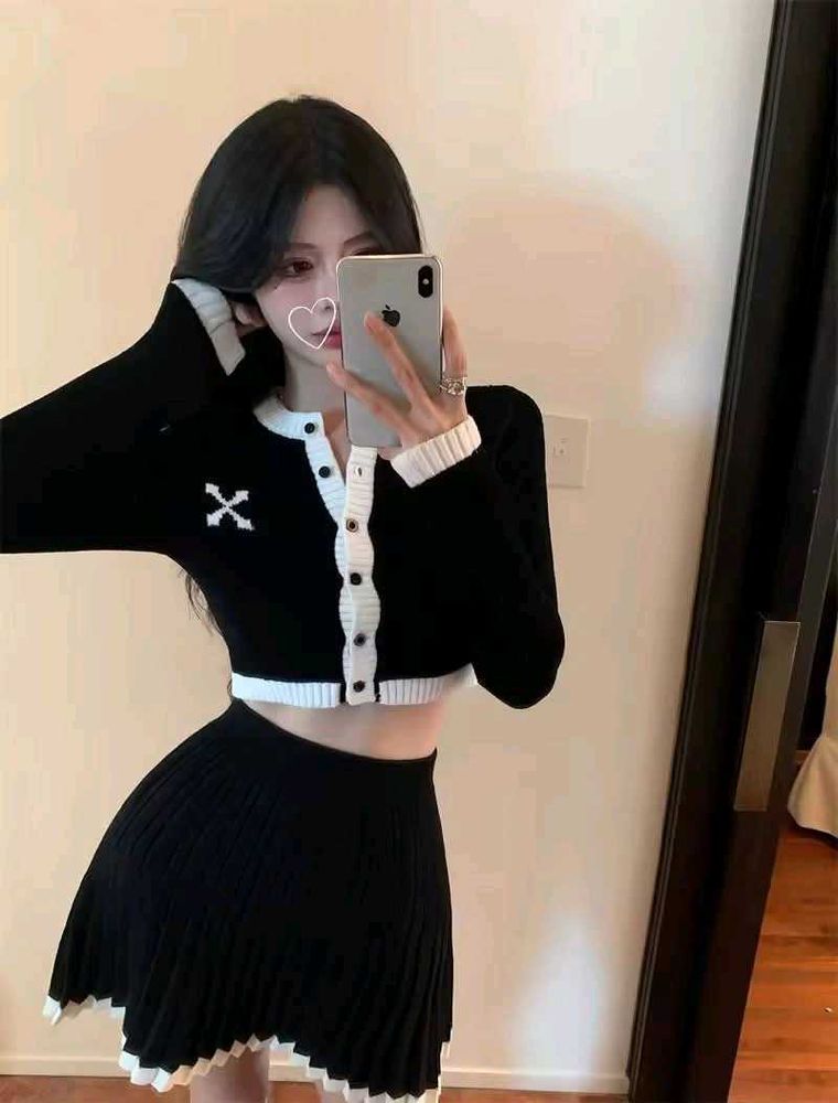 Stylish Cropped Cardigan Top