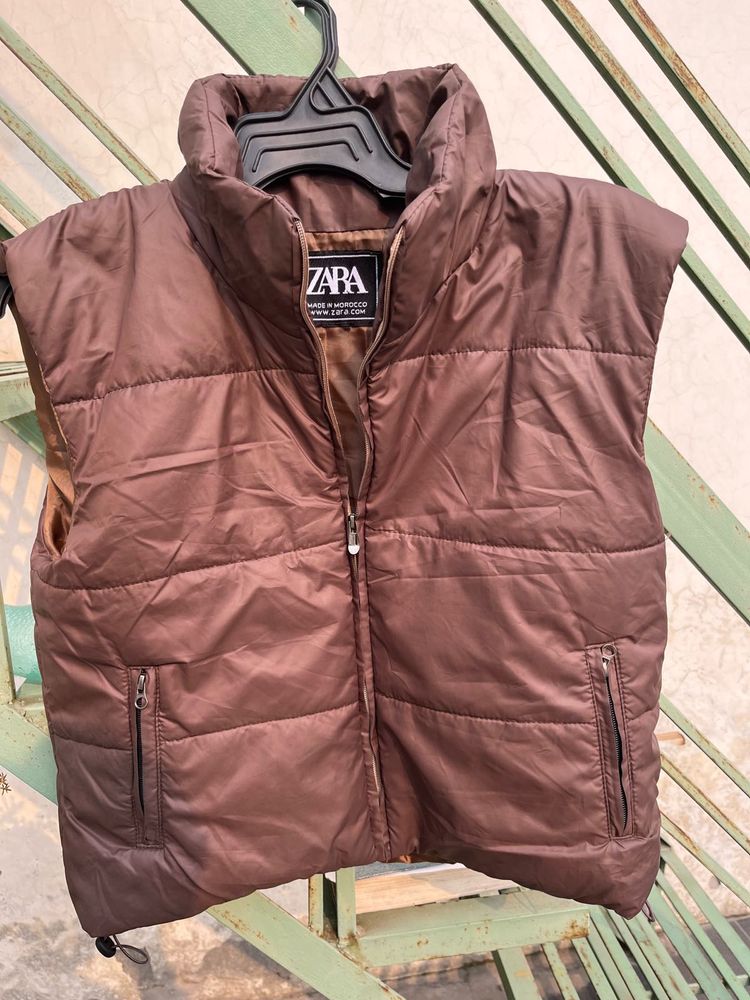 Women used sleeveless jacket