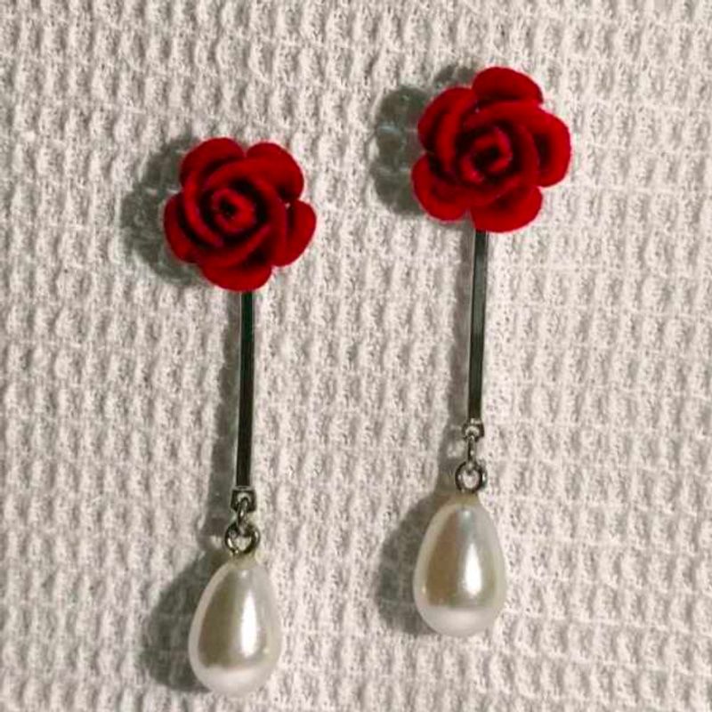 ROSE Pearl Drop Earrings