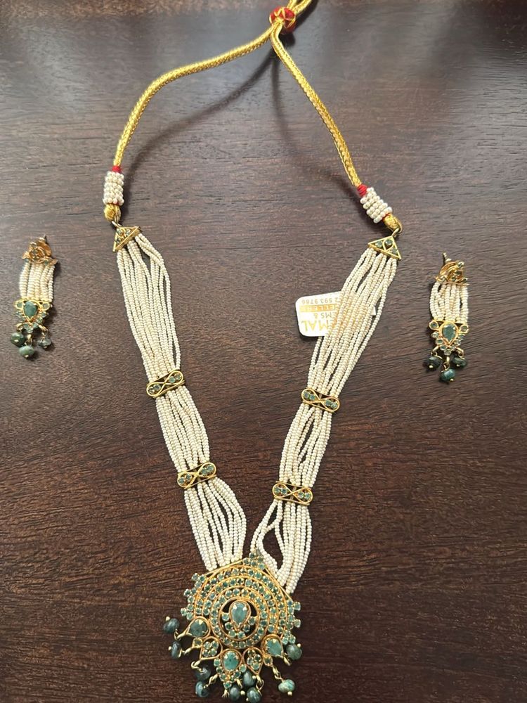 Elegant Pearl Necklace Set