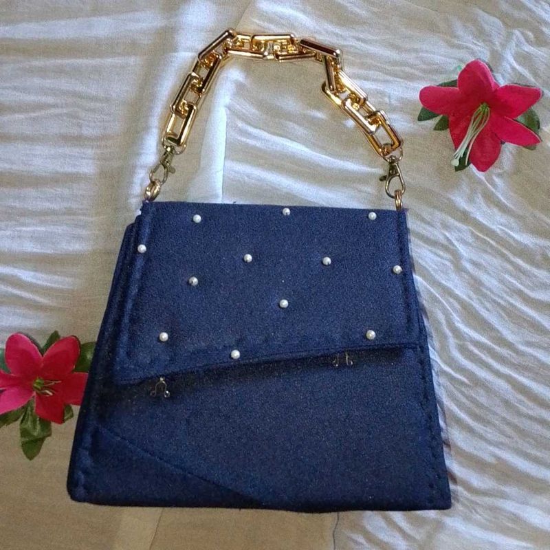 Chic Navy &amp; Gold Chain Handbag
