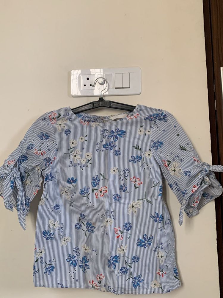 H&amp;M Floral Striped Tie Sleeve Blouse