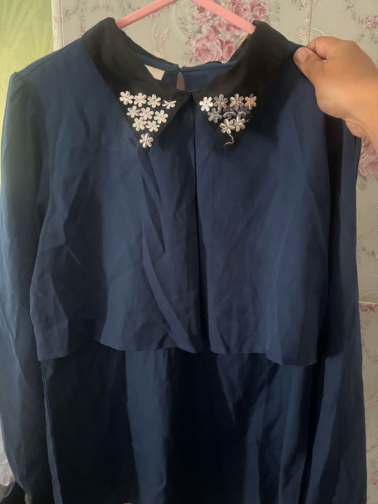 Elegant navy blouse with floral-embellished collar