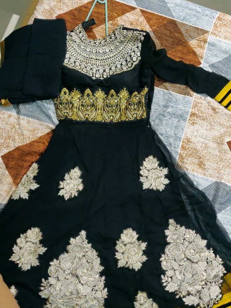 Trendy Gown With Pad