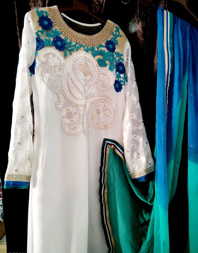 Embroidery Kurta set For girls And Women&#39; Size iss