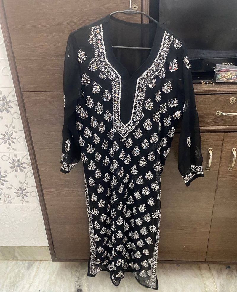 Elegant Black Embroidered Kurta