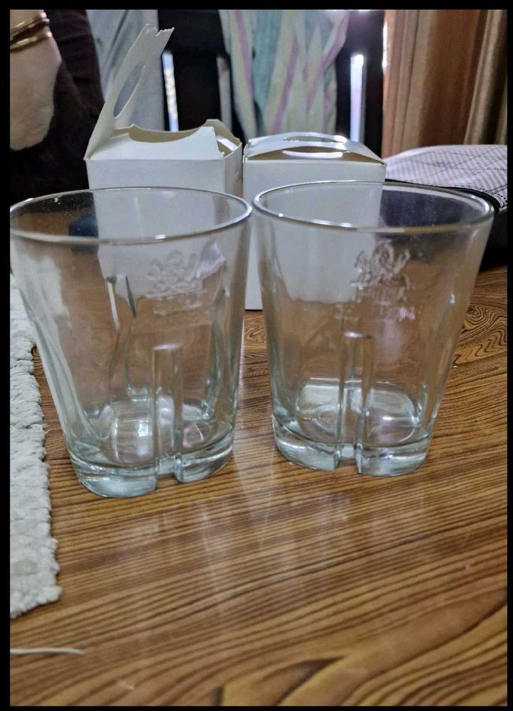 brand new glass set Of 4