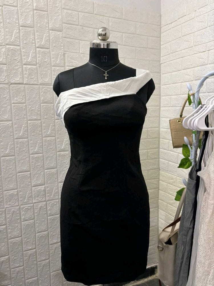 Monroe Twist Dress