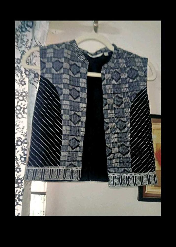 MAX women&#39;s short shrug
