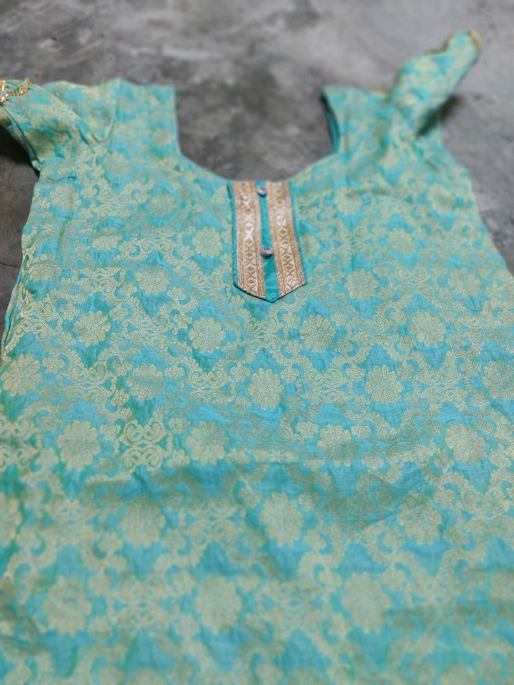 this is new with tag diwali kurta with half sleeves