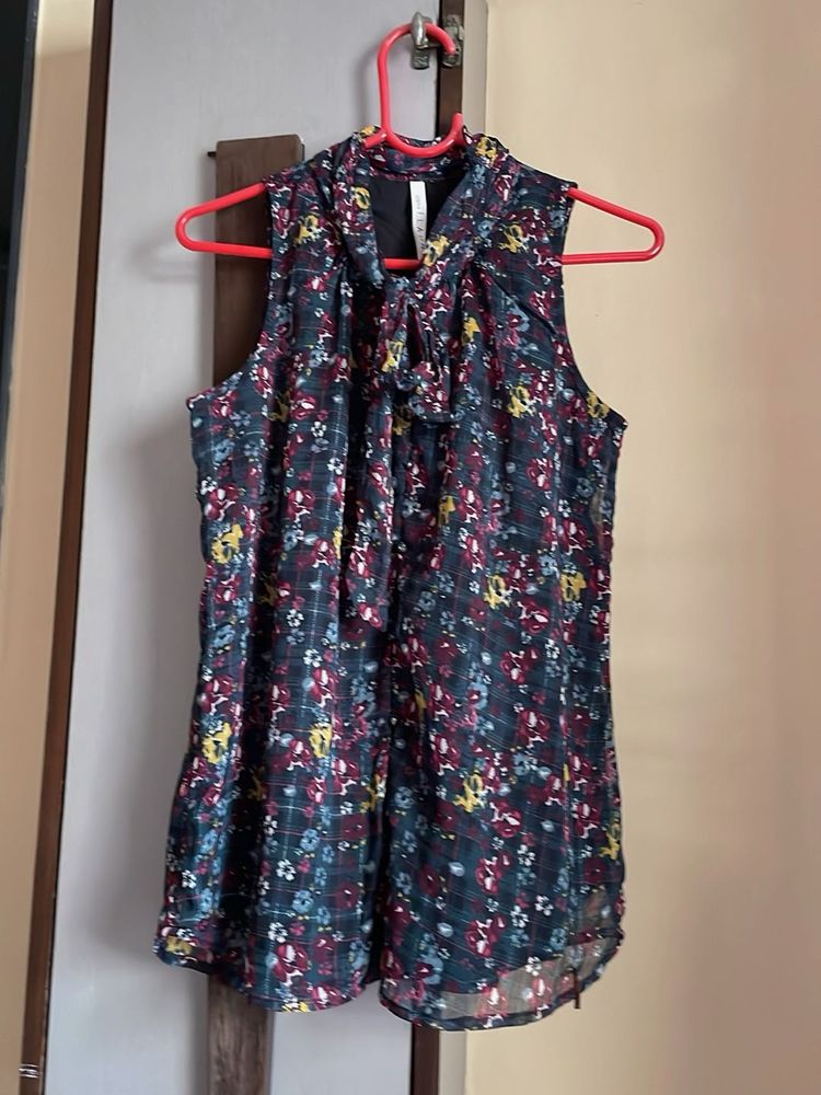 NEW FLORAL PRINTED TOP