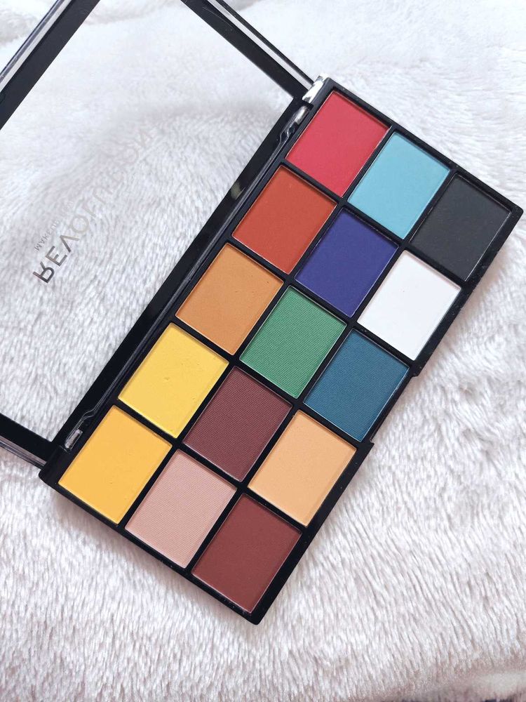 Revolution Reloaded Marvellous Mattes Eyeshadow pa