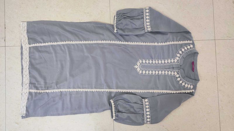 Elegant Grey Kurta with Lace Detail