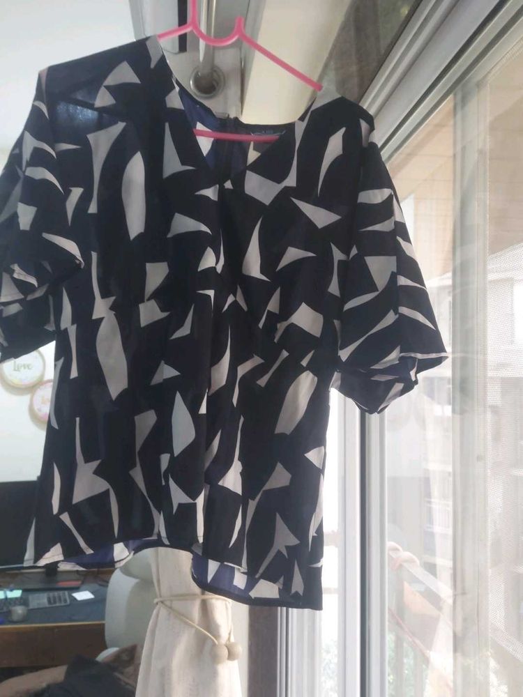 Abstract Print Top