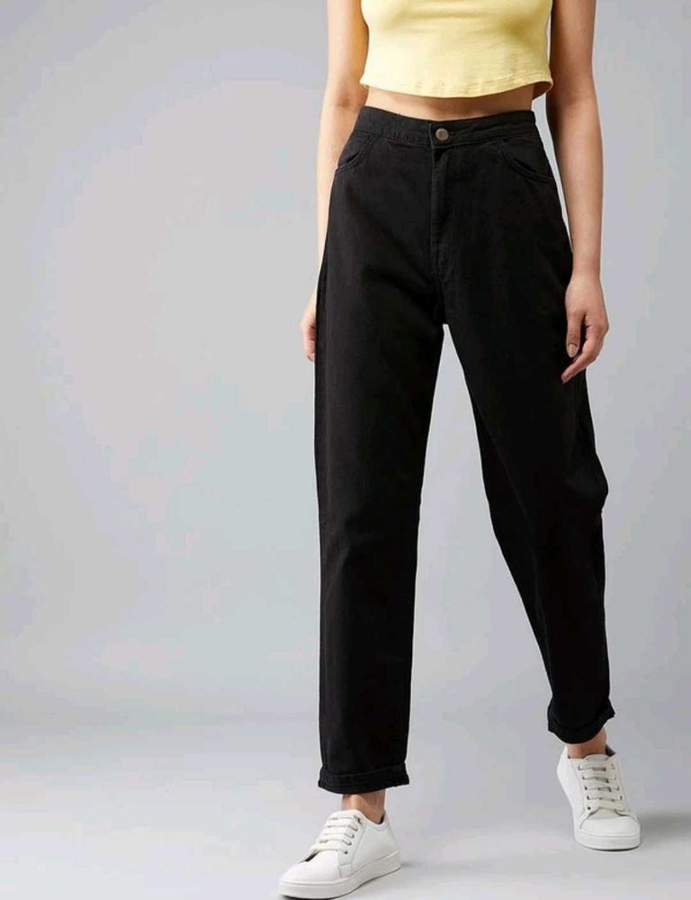 Chic Black Straight Leg Jeans