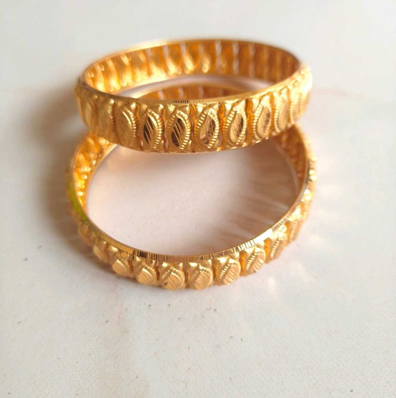 Golden Bangle Set(gold Covering Long Lasting )