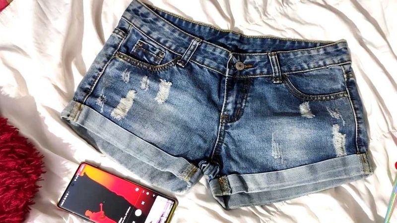 Distressed Denim Shorts 🩳🪄