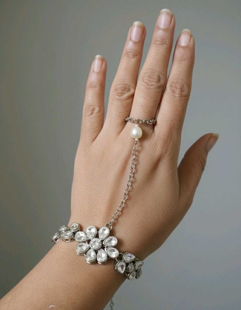 Sparkling Floral Bracelet