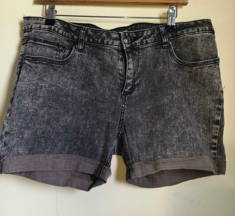 BOGO🎁Buy One Get 1 Free🎁Grey Denim Shorts