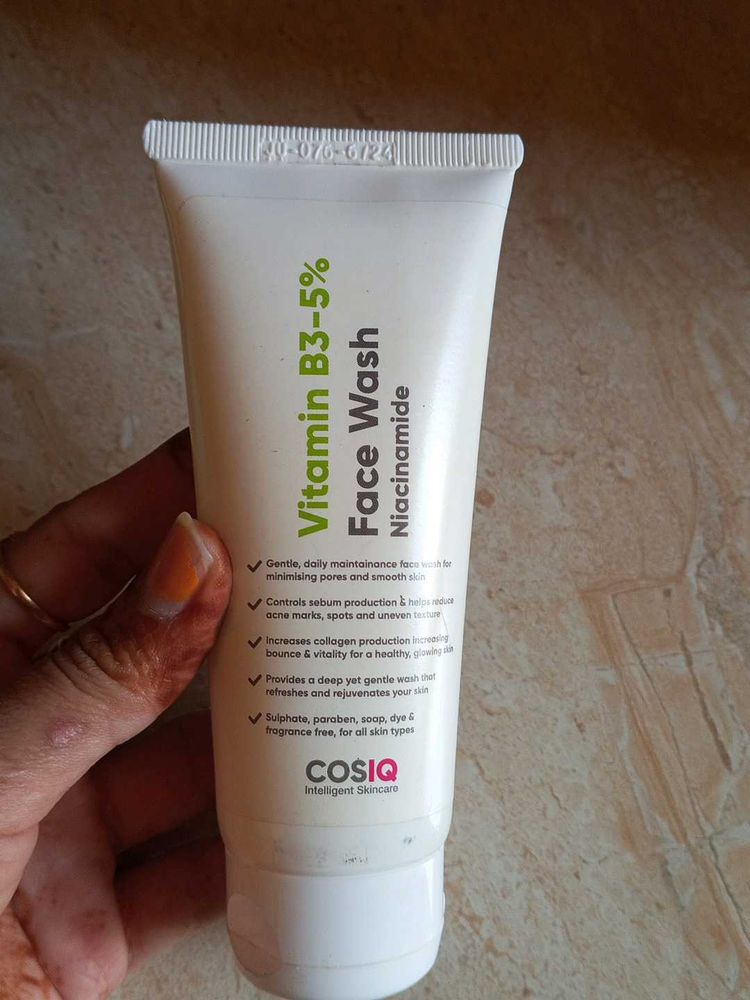 COSIQ Vitamin B3-5% Face Wash