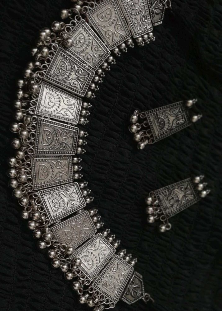 Oxidized Sliver Neck Piece and Earing