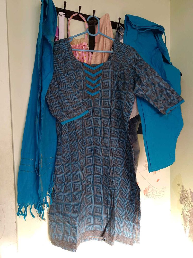 Blue Kurti Set And Pink K
