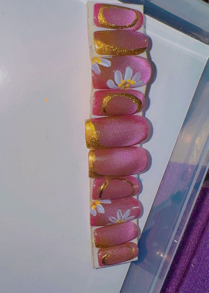 Pink &amp; Gold Daisy Press-On Nails
