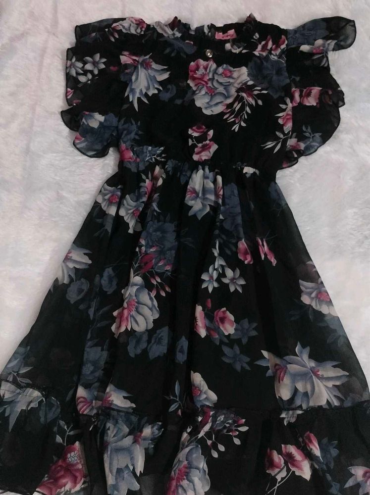 Black Floral Top 🖤