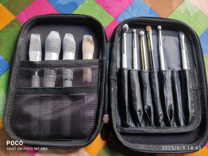10 Pcs Of Paush beauty Brushes And Storage Bage