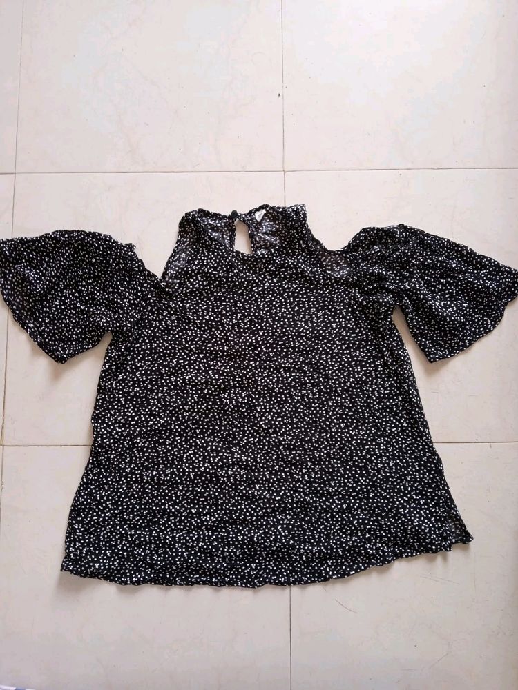 COLD SHOULDER TOP🖤