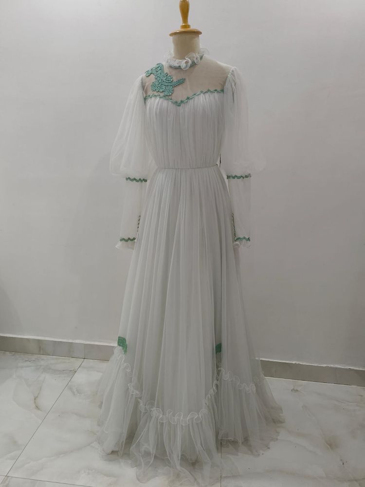 Elegant White vintage Gown