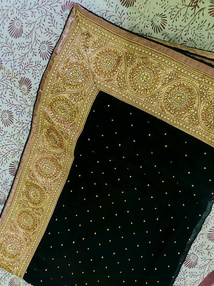 🖤✨Black Saree With Golden Border✨🖤