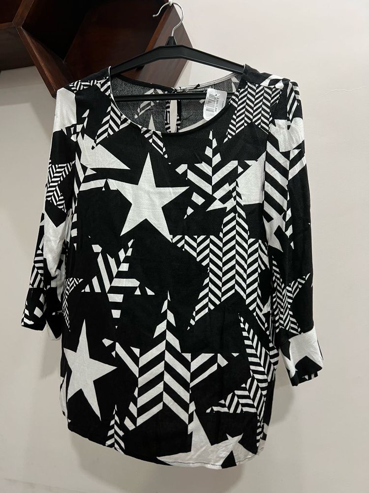 Geometric Star Print Top