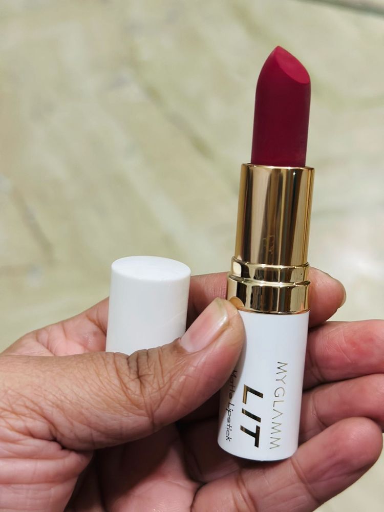 MyGlamm LIT Matte Lipstick