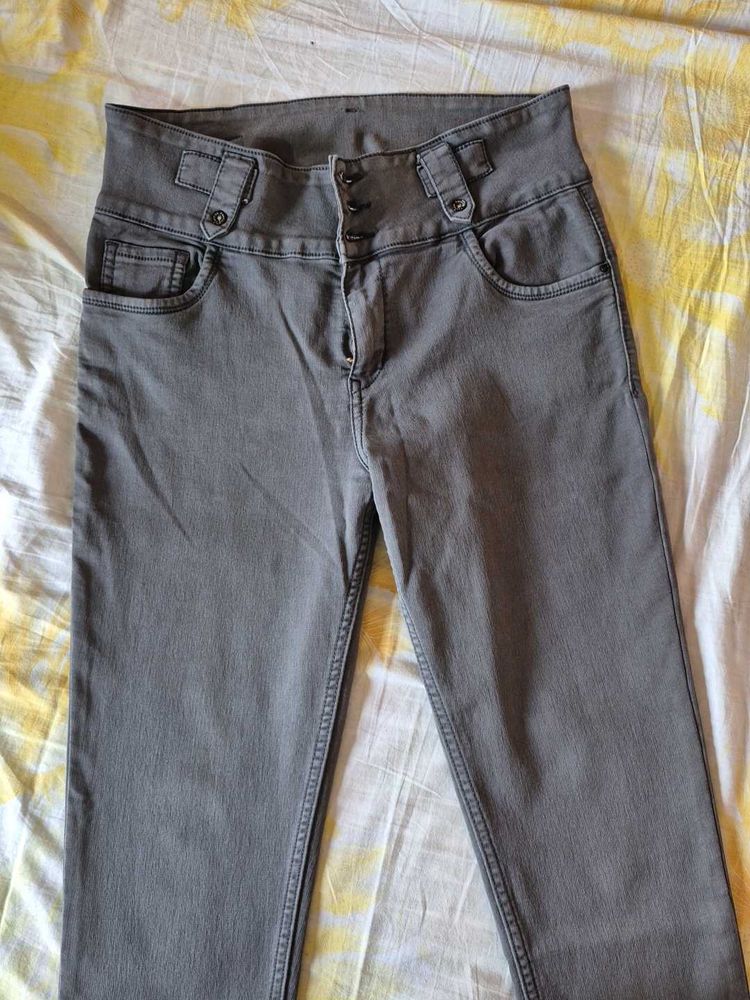 Gray High-Waisted Jeans
