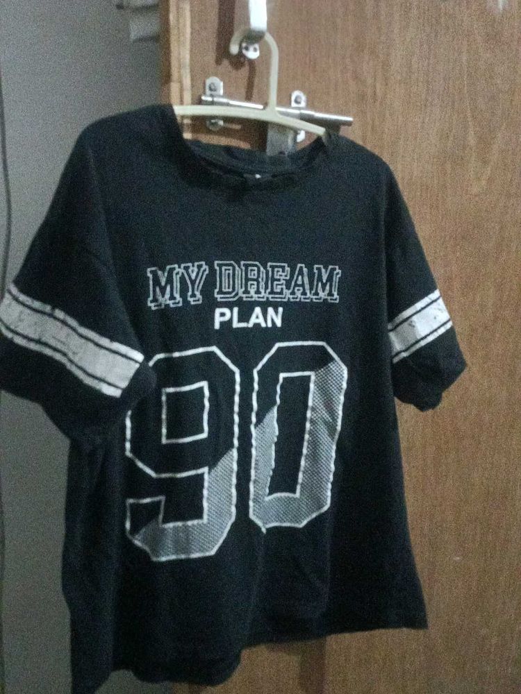 Black Graphic Print T-Shirt. size M