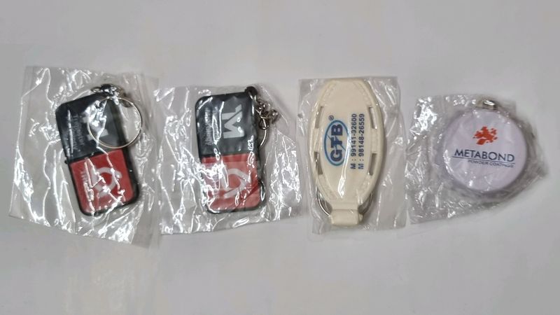 Keychain Buy1Get3free