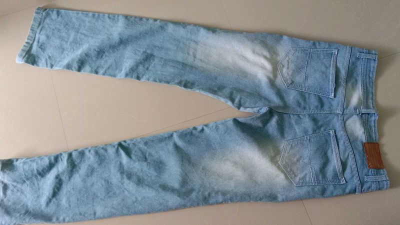 Light Wash Relaxed Fit Jeans