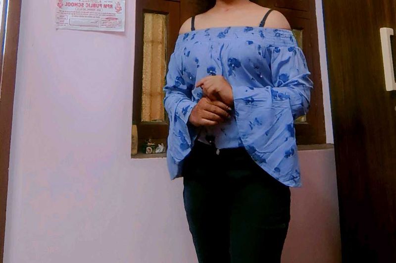 Off Shoulder Blue Top &amp; Skinny Black Jeans Set