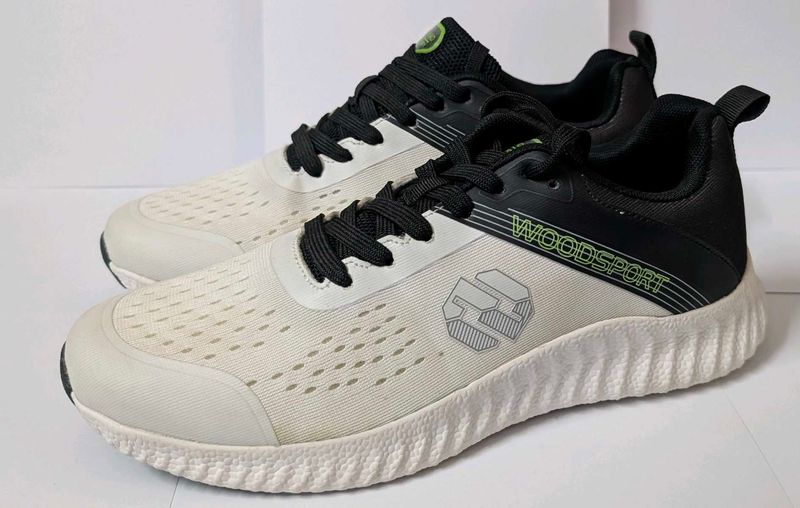 White Mens Sports Shoes Size 6 🔥