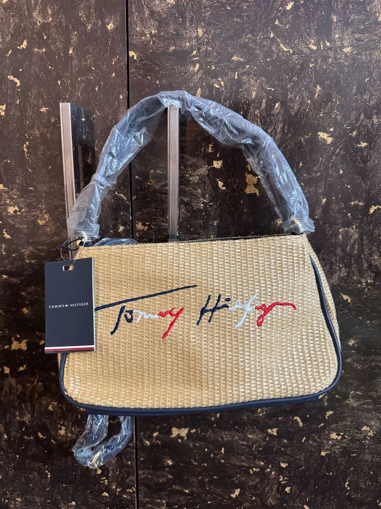 new Tommy Hilfiger Handbag ( has flaw)