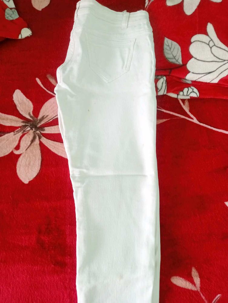 White Jeans With Pocket
