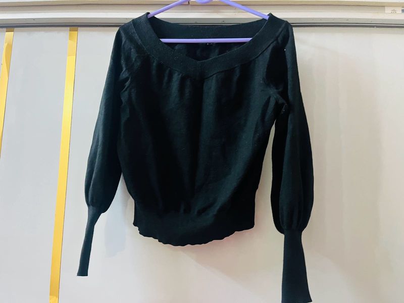 puff sleeves black woollen top🪬
