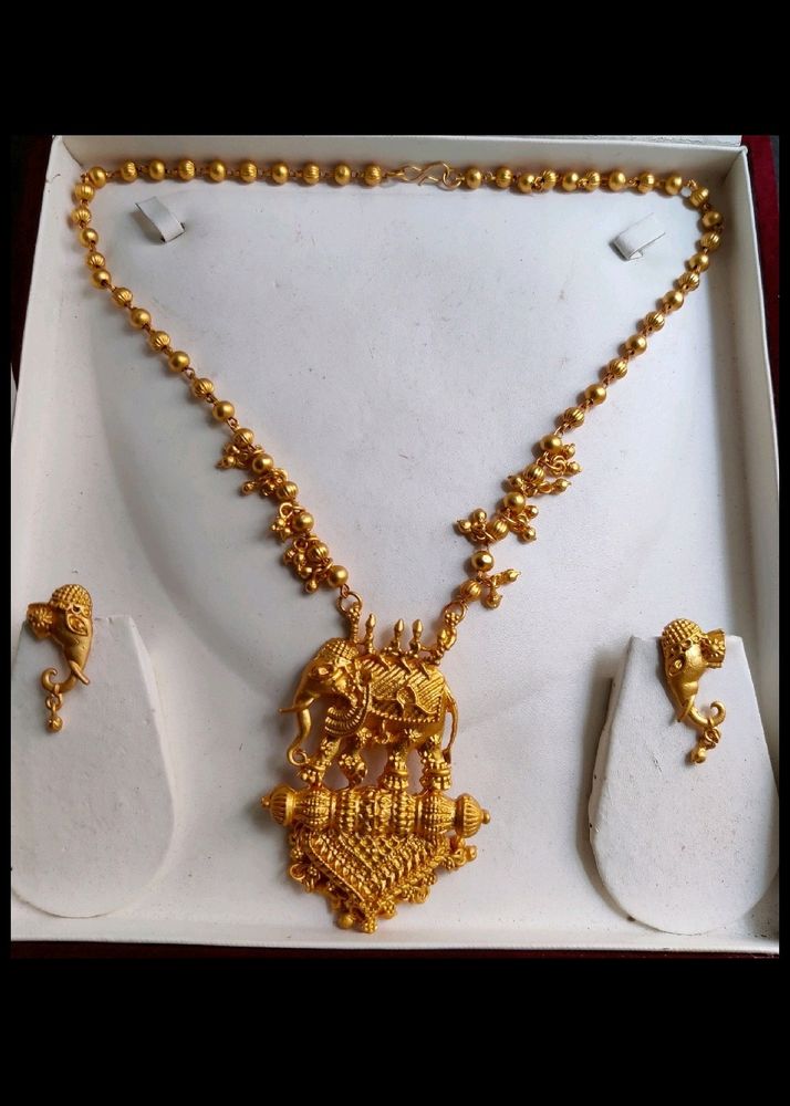 Matte Neckpiece