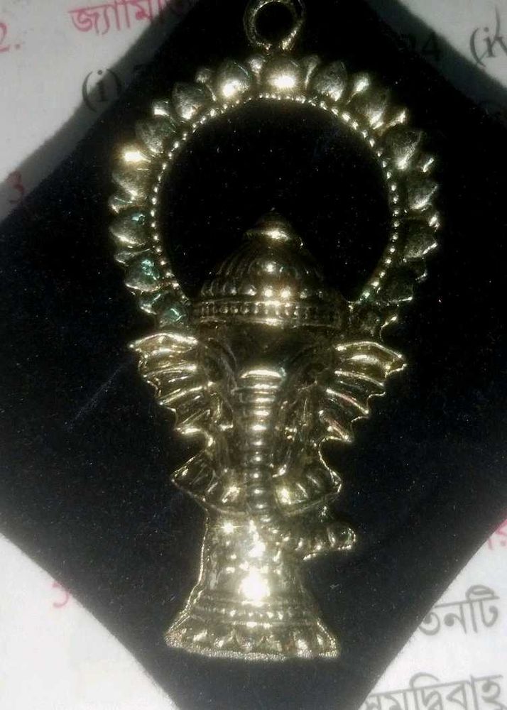 “Beautiful Lord Ganesh Ji Pendant – Symbol of Wisd