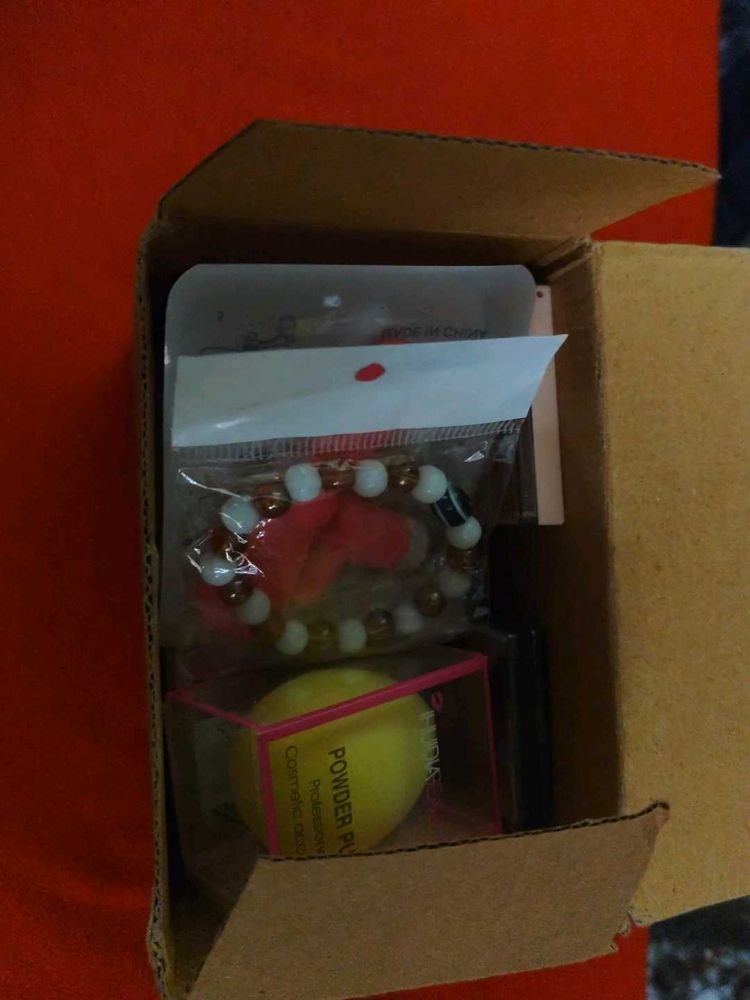 Beauty Bundle: Bracelet &amp; Powder Puff