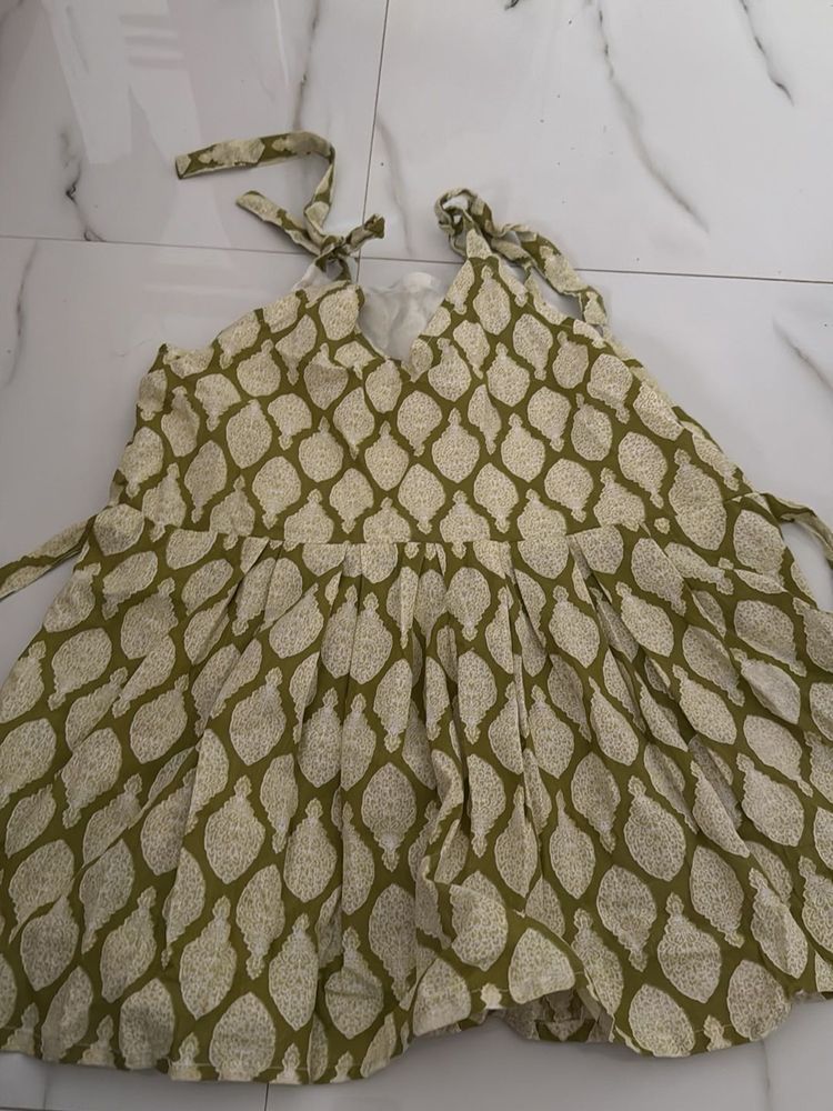 Xs size short kurti sleeveless with adjustable