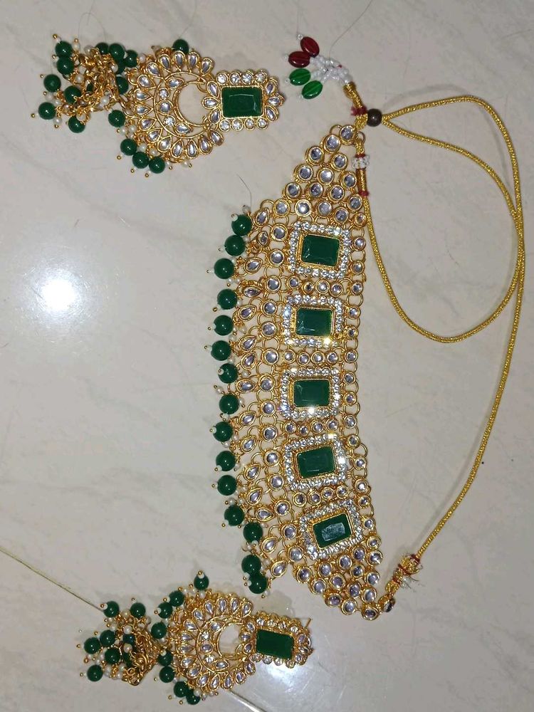 Emerald Kundan Jewelry Set