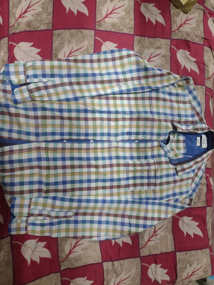 Men&#39;s Checkered Casual Shirt( little blue mark)