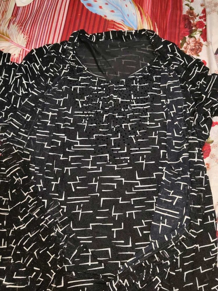 Patterned Black &amp; White Top